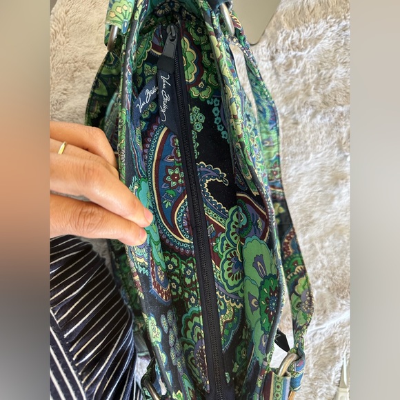 VERA BRADLEY BAG. - Picture 3 of 10